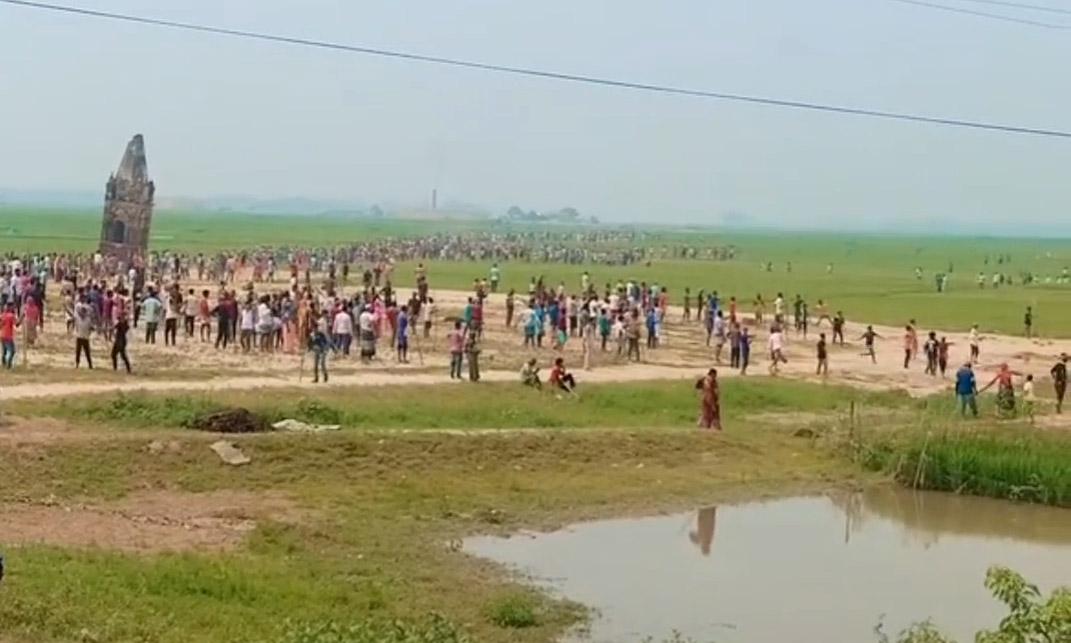 মাইকে নির্দেশনা দিয়ে দুই গোষ্ঠীর সংঘর্ষে ইমামসহ ২ নিহত