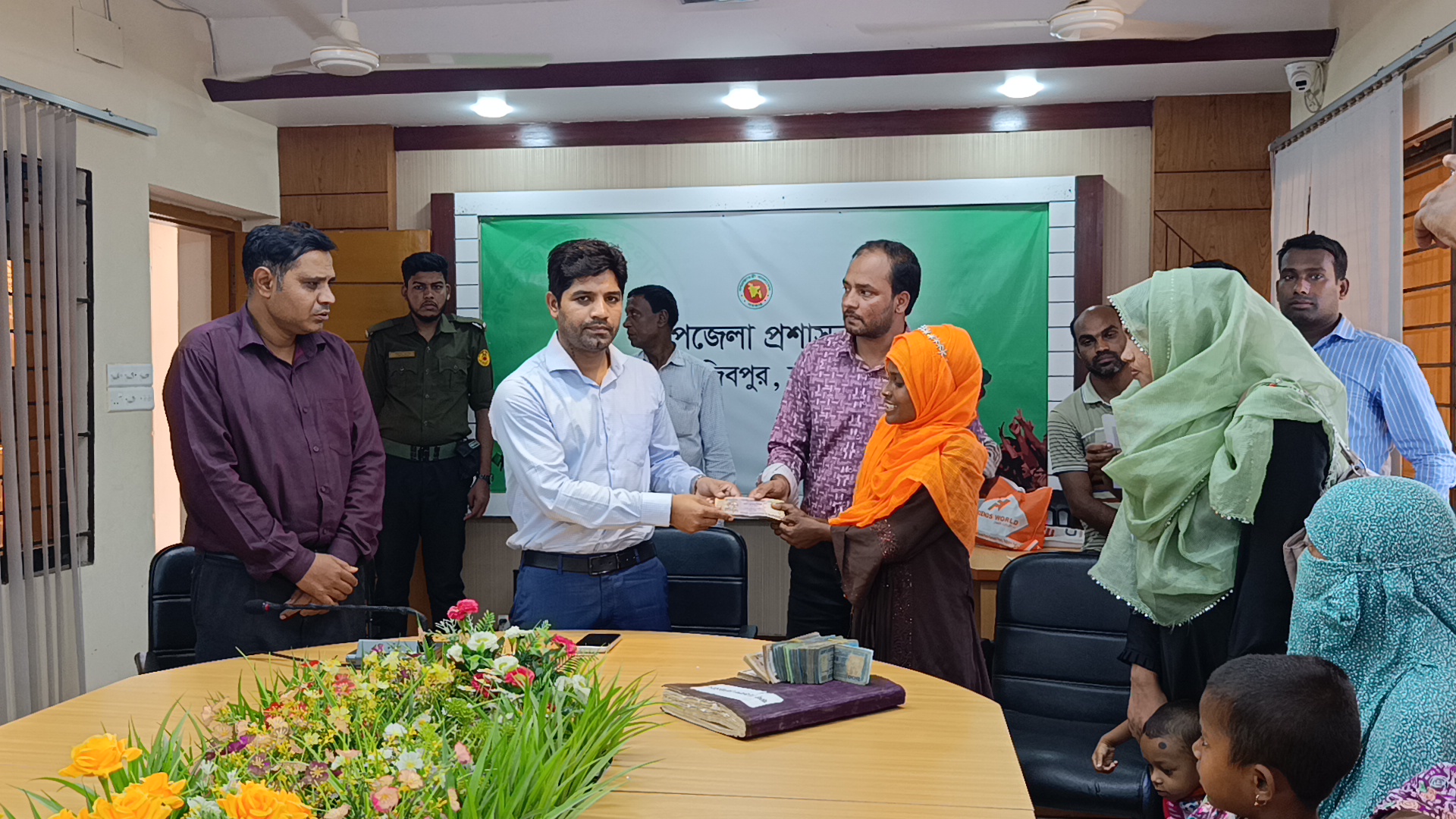 চর রাজিবপুরে প্রান্তিকদের মাঝে ১৮ লাখ ৮০ হাজার টাকার ক্ষুদ্রঋণ বিতরণ