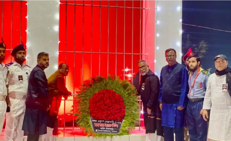 ইবিতে একুশের প্রথম প্রহরে ভাষা শহীদদের প্রতি প্রশাসনের শ্রদ্ধা