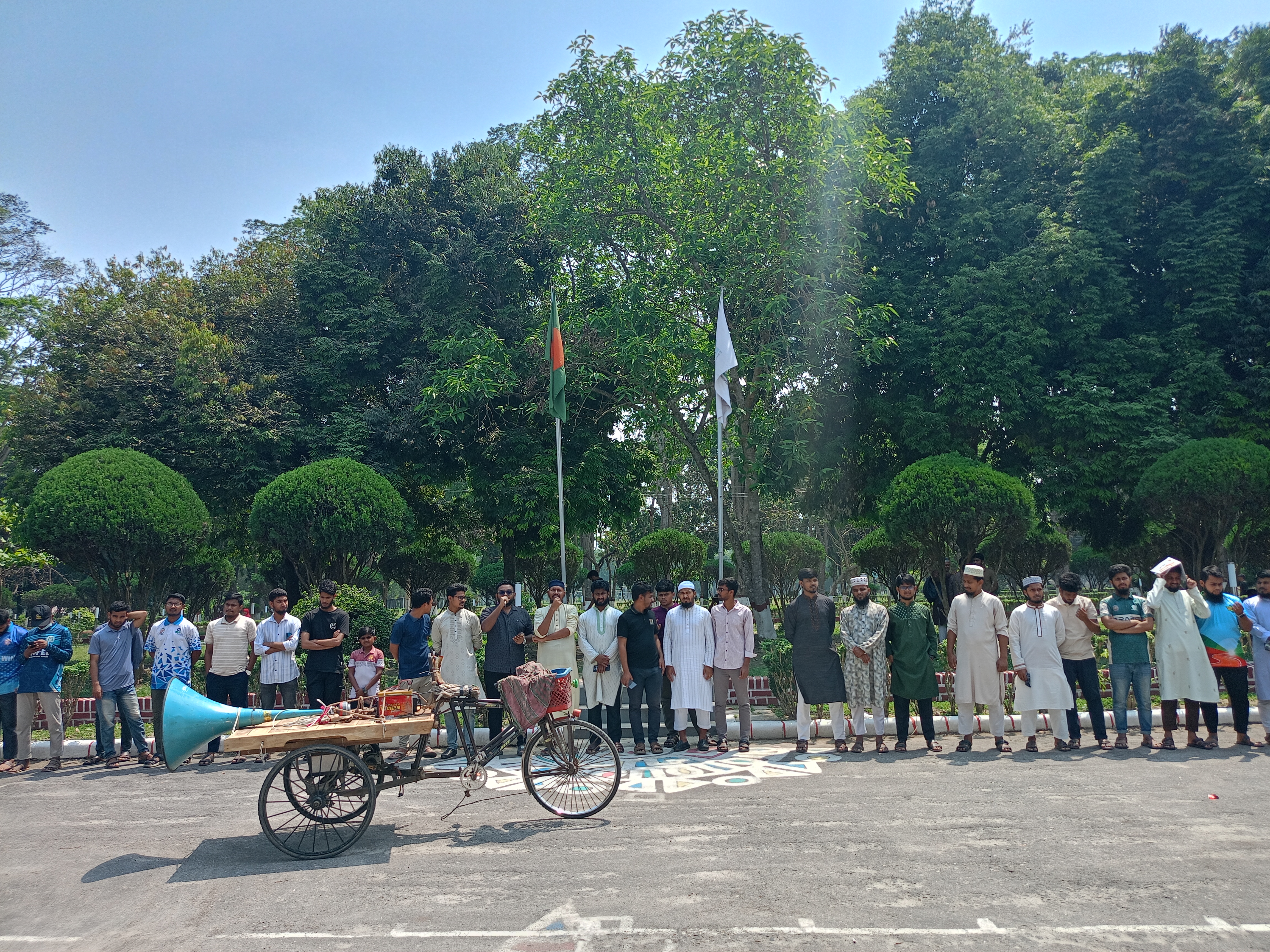 ইবিতে গণভোটের রায় বাতিলের প্রতিবাদে মানববন্ধন, সংবিধান সংস্কার পরিষদ গঠনের দাবি