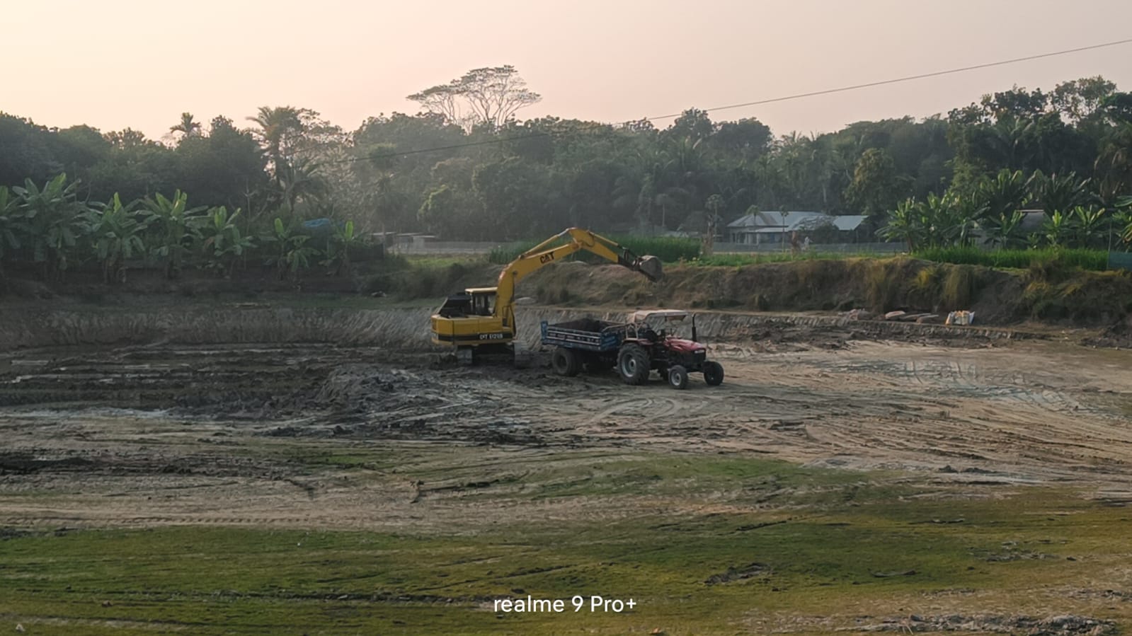 রেলওয়ের কোটি টাকার জমি দখল করে প্লট ও মাটি বিক্রির অভিযোগ ইউপি সদস্যের বিরুদ্ধে