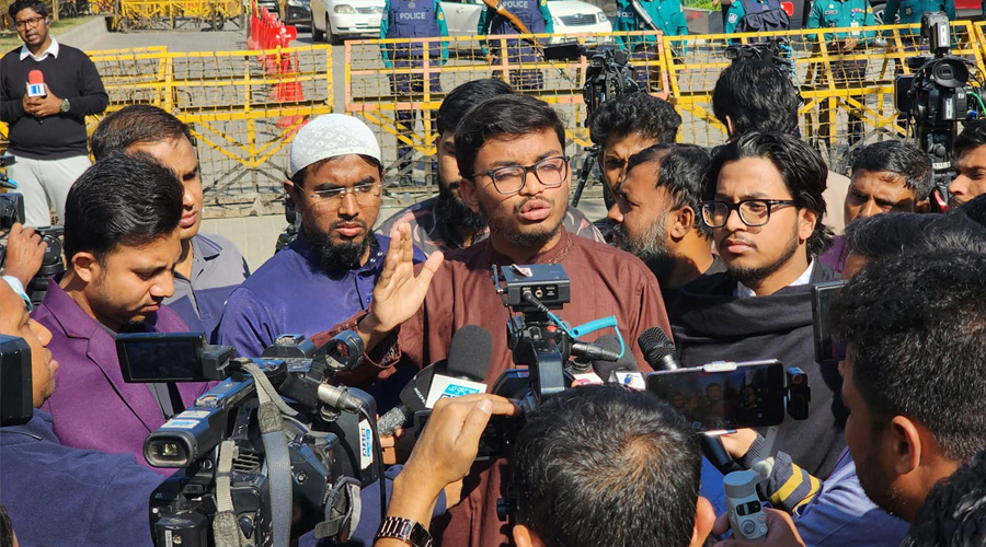 ইনকিলাব মঞ্চের শরিফ ওসমান হাদির ওপর হামলার ঘটনায় স্বরাষ্ট্র উপদেষ্টার পদত্যাগ দাবি