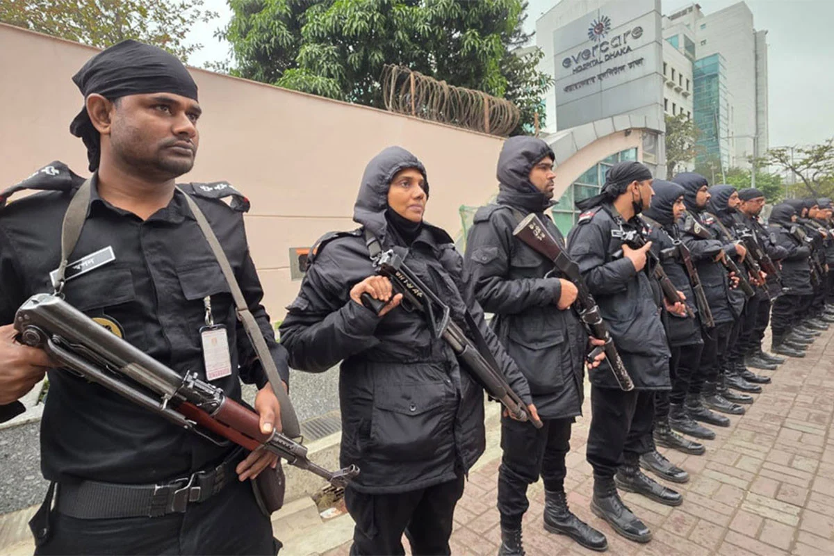 এভারকেয়ার হাসপাতালের সামনে নিরাপত্তা জোরদার