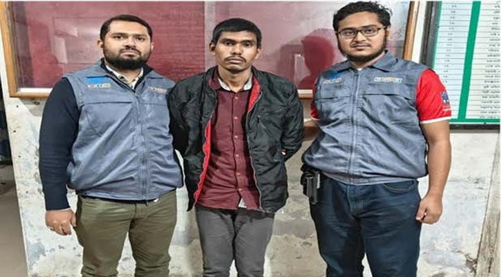 স্বরাষ্ট্র উপদেষ্টা পরিচয় দিয়ে রাজশাহীর ডিসিকে ঠকানোর চেষ্টা, প্রতারক গ্রেপ্তার