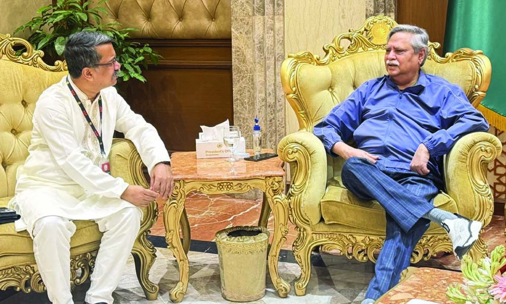 চক্রান্ত ও অপসারণ চেষ্টার মুখেও অবিচল ছিলেন রাষ্ট্রপতি