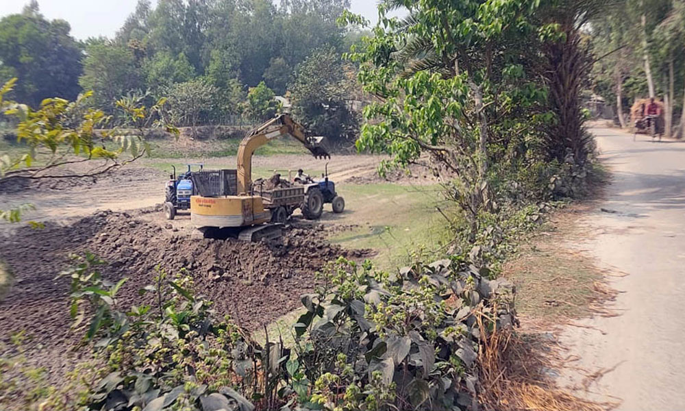 যুবদল নেতার বিরুদ্ধে অবৈধ মাটি কারবারের অভিযোগ