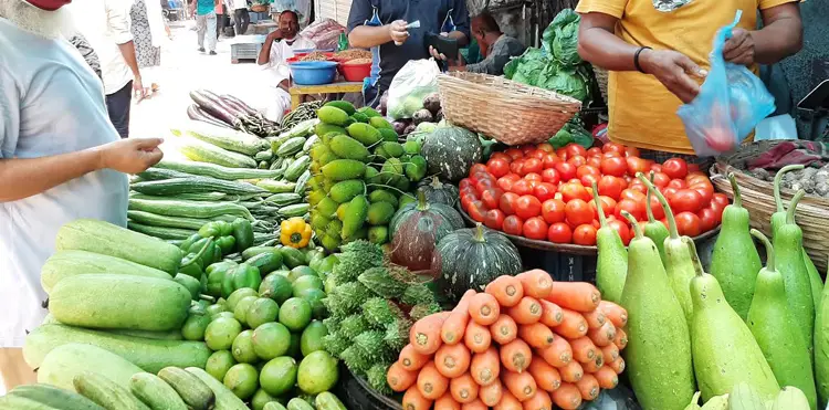 ভরা মৌসুমেও শাক-সবজির অস্বাভাবিক দাম, নভেম্বরে মূল্যস্ফীতি বেড়ে ৮.২৯%