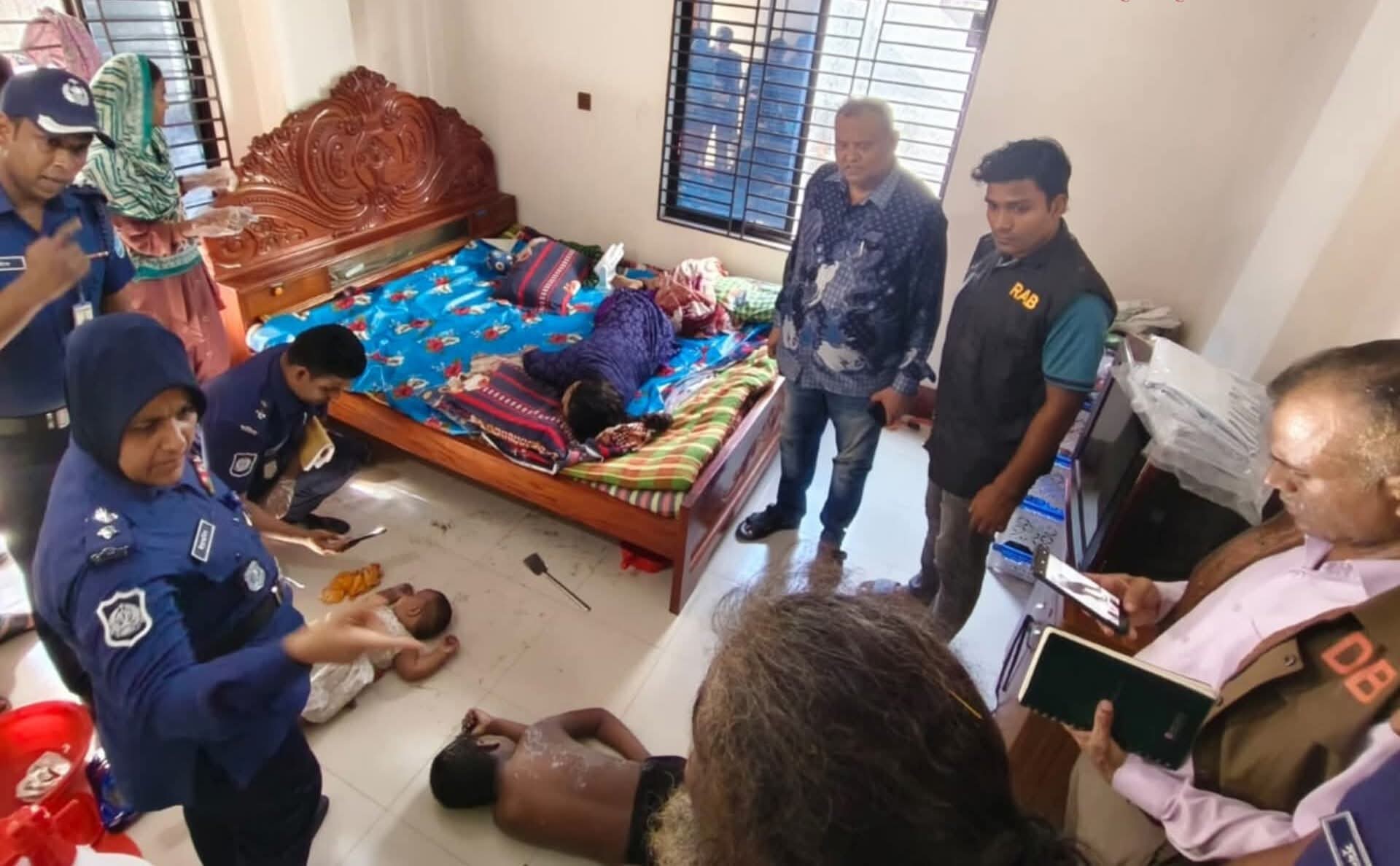 মানিকগঞ্জ শহরের পশ্চিম বান্দুটিয়া এলাকা দুই শিশুসহ এক গৃহবধূর লাশ উদ্ধার করেছে পুলিশ