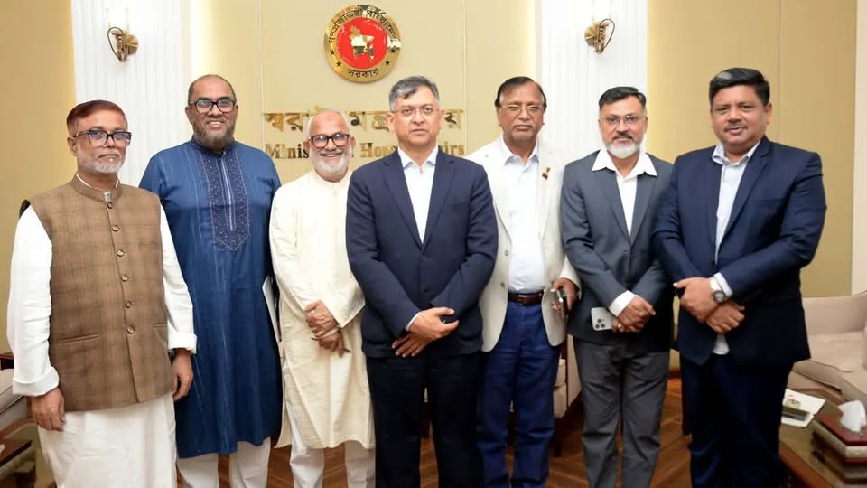 স্বরাষ্ট্রমন্ত্রীর সঙ্গে নবনিযুক্ত ছয় সিটি প্রশাসকের সৌজন্য সাক্ষাৎ