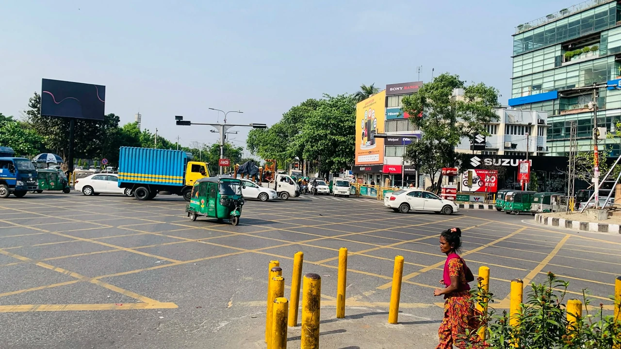 ঢাকার ট্রাফিক ব্যবস্থাপনা ঢেলে সাজানোর উদ্যোগ নিয়েছে সরকার