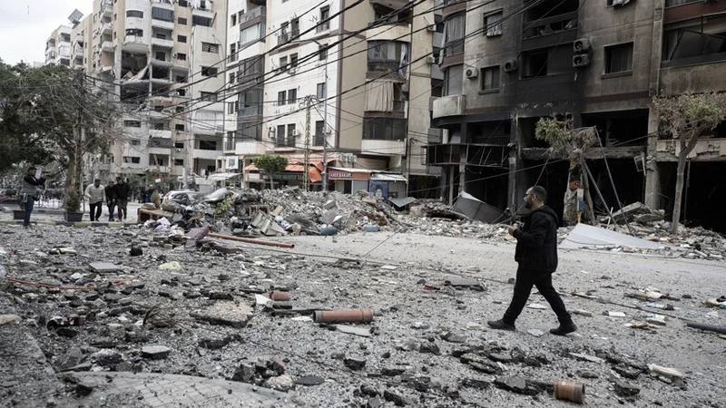 লেবাননে ইসরায়েলি হামলায় নিহতের সংখ্যা বেড়ে ২ হাজার ৫২১