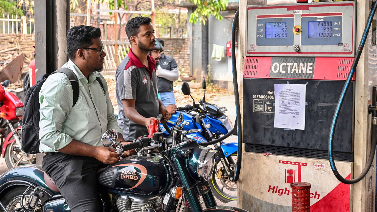 তেল-শূন্য হতে যাচ্ছে বাংলাদেশ