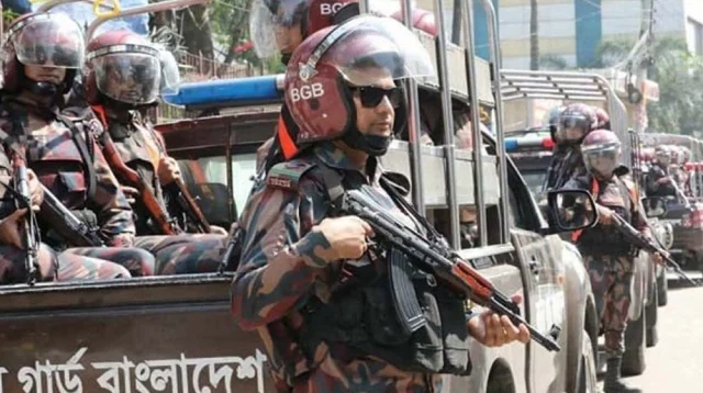 পশুর হাটে বিশৃঙ্খলা ঠেকাতে সেনাবাহিনী-বিজিবি মোতায়েনের ইঙ্গিত