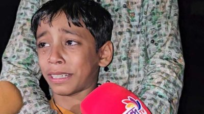 দৌলতদিয়ায় বাসডুবি: মায়ের কারণে বেঁচে গেলো আট বছরের শিশু