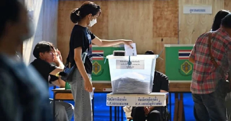 থাইল্যান্ডে সংসদ নির্বাচন ও সংবিধান পরিবর্তনে গণভোট আজ