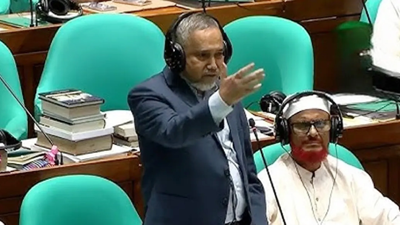 সংসদে নিজেকে ‘শিশু মুক্তিযোদ্ধা’ দাবি করলেন ডা. তাহের