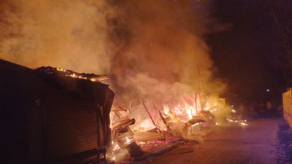 রাজধানীর পূর্বাচল নীলা মার্কেটে ভয়াবহ অগ্নিকাণ্ড, পুড়ে ছাই অন্তত ৫ দোকান