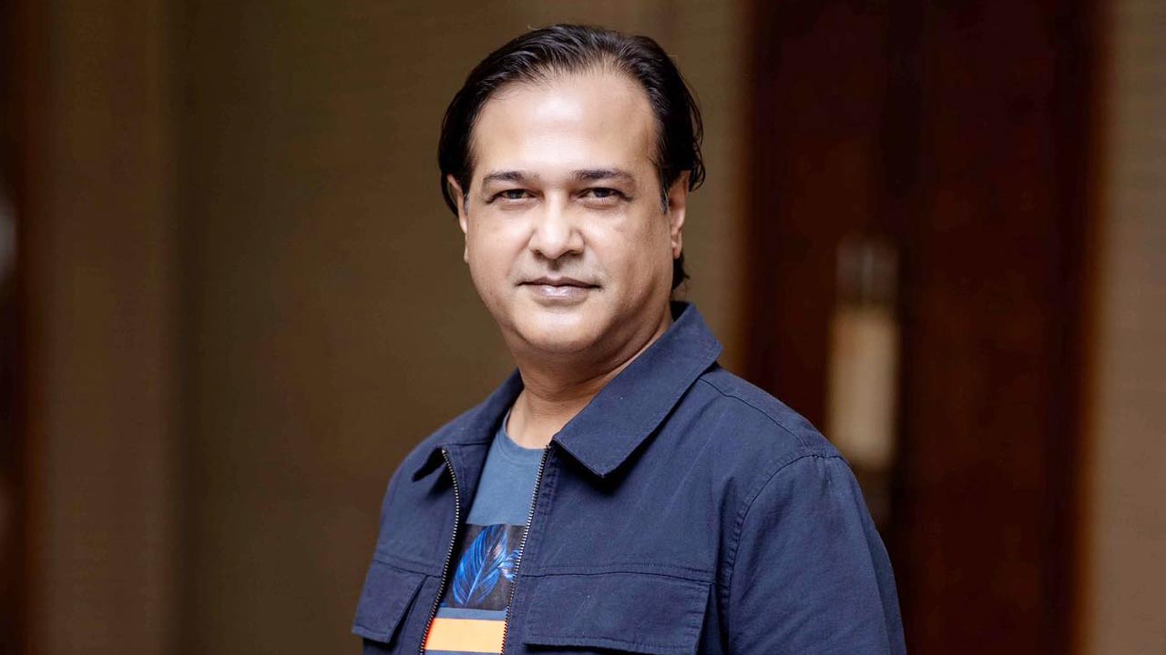 প্রার্থিতা প্রত্যাহার, বিনা প্রতিদ্বন্দ্বিতায় পরিচালক আসিফ আকবর