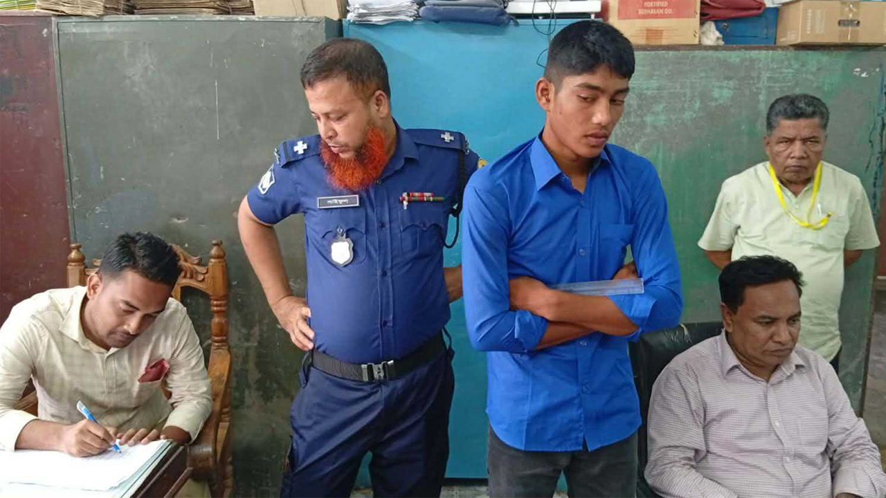 বরিশালে এসএসসি পরীক্ষায় প্রক্সি দিতে গিয়ে ধরা, কারাগারে তরুণ