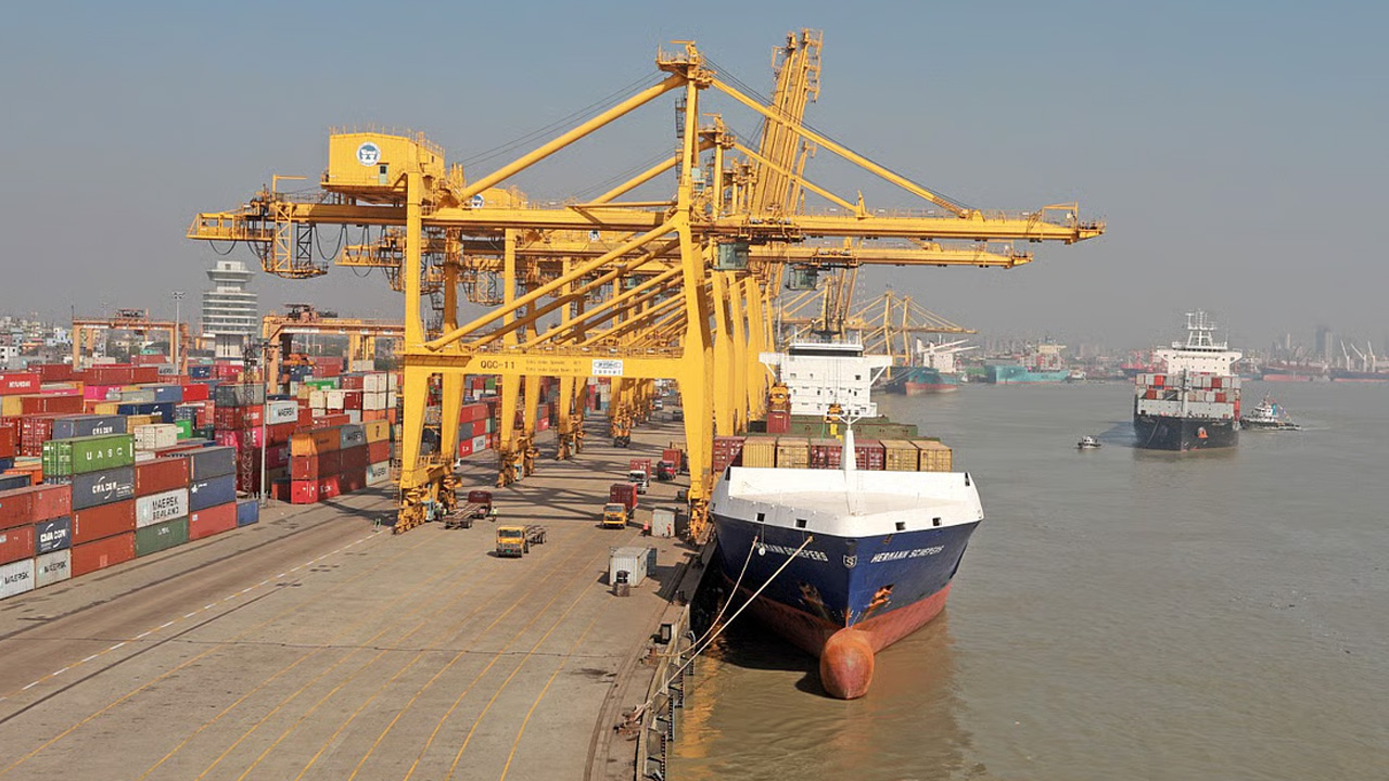 ২২ দিনে ২৫ জ্বালানিবাহী ভেসেল খালাস, দেশের পথে আরও ২