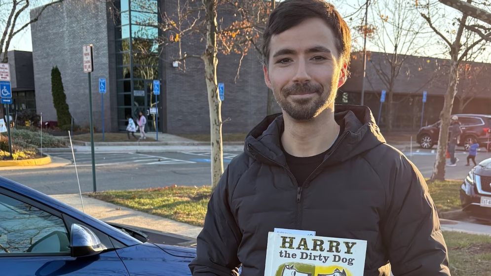 ৩৬ বছর পর লাইব্রেরিতে ফিরল শিশুতোষ বই, তিন মহাদেশ ঘুরে শেষমেশ ভার্জিনিয়ায় প্রত্যাবর্তন