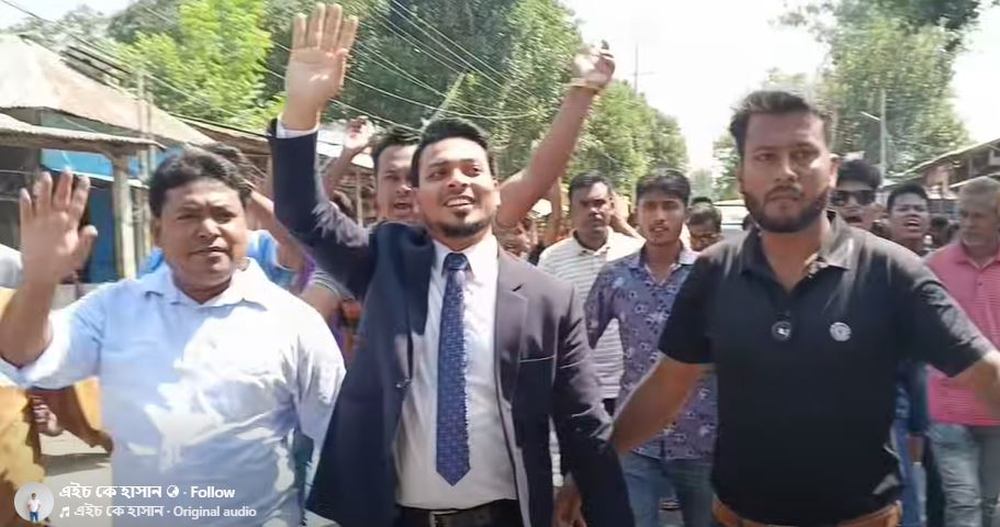 স্বতন্ত্র প্রার্থী শিহাব আহমেদের পক্ষে সমর্থকদের উৎসাহী প্রচারণা চলেছে
