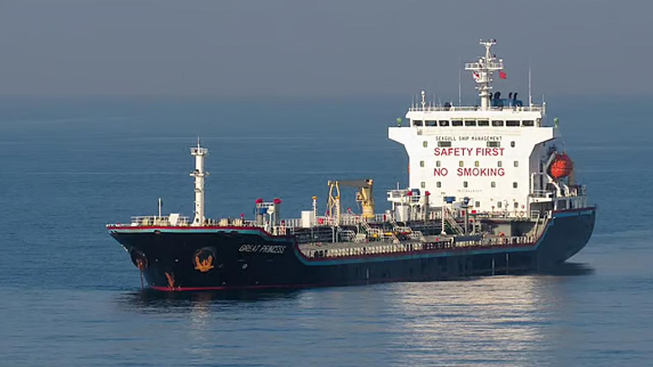 ডিজেল-জেট ফুয়েল নিয়ে নিয়ে চট্টগ্রাম বন্দরে ৩ জাহাজ, খালাস শুরু