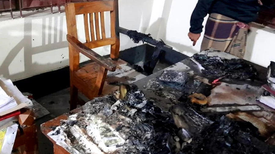 মহম্মদপুরে গ্রামীণ ব্যাংক শাখায় আগুন