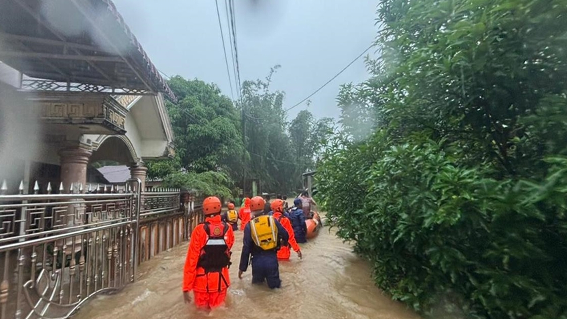 শ্রীলঙ্কায় ঘূর্ণিঝড় ‘ডিটওয়াহ’-এর তাণ্ডব: মৃত ১২৩