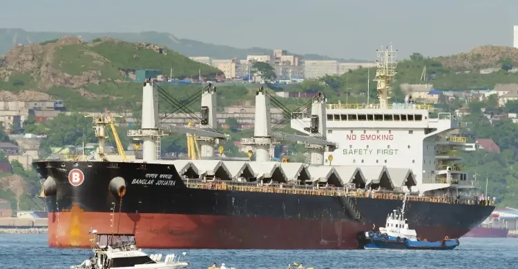 হরমুজে আটকে ‘বাংলার জয়যাত্রা’, ইরানের অনুমতি না পেয়ে অনিশ্চয়তায় যাত্রা