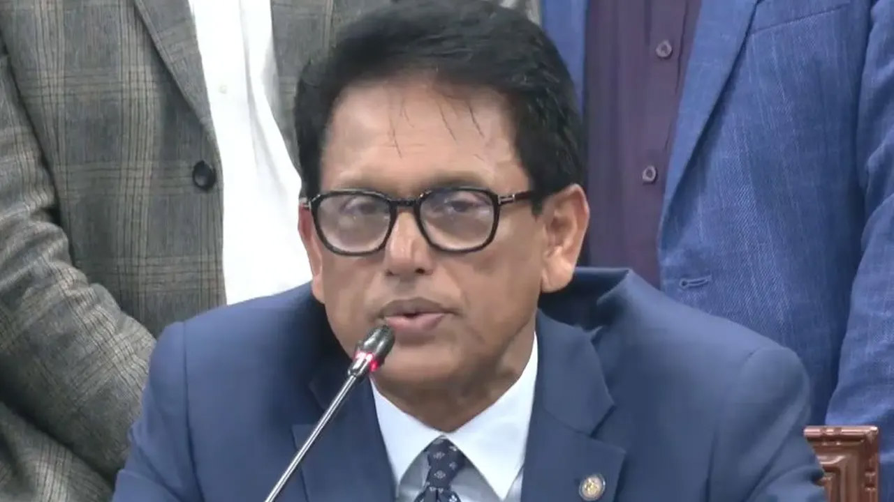 শিক্ষা ব্যবস্থায় বড় ধরনের পরিবর্তন নিয়ে আলোচনায় সংবাদ সম্মেলন ডেকেছেন শিক্ষামন্ত্রী