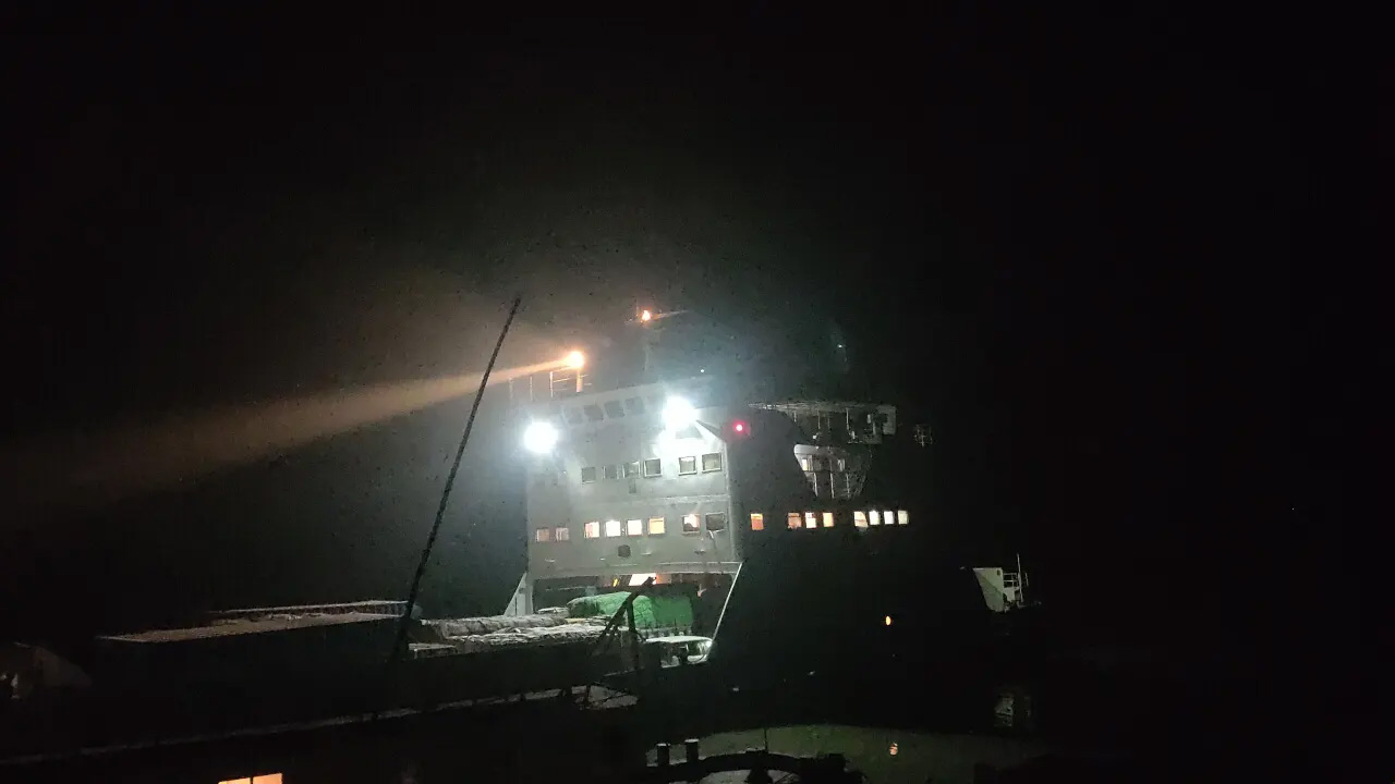 দৌলতদিয়া-পাটুরিয়া নৌ রুটে ফেরি চলাচল বন্ধ