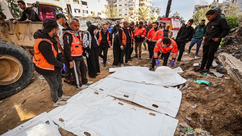 গাজা সিটিতে ধ্বংসস্তূপ থেকে একই পরিবারের ৩০ জনের লাশ উদ্ধার