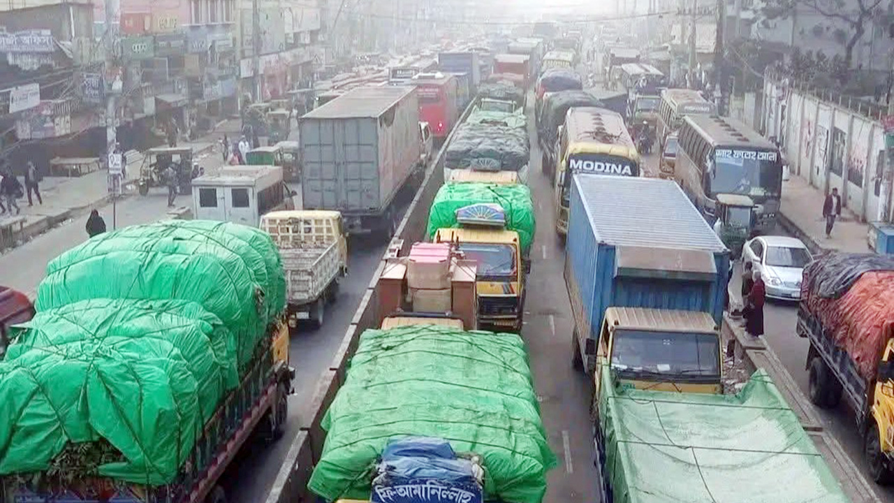 গাজীপুরে দুই মহাসড়কে ৫০ কিলোমিটার যানজট, ভাড়া বেড়েছে তিনগুণ