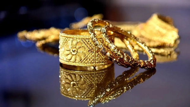 স্বর্ণের দামে বিশাল পতন! ভরিতে কমলো ১০,৪০০-এরও বেশি