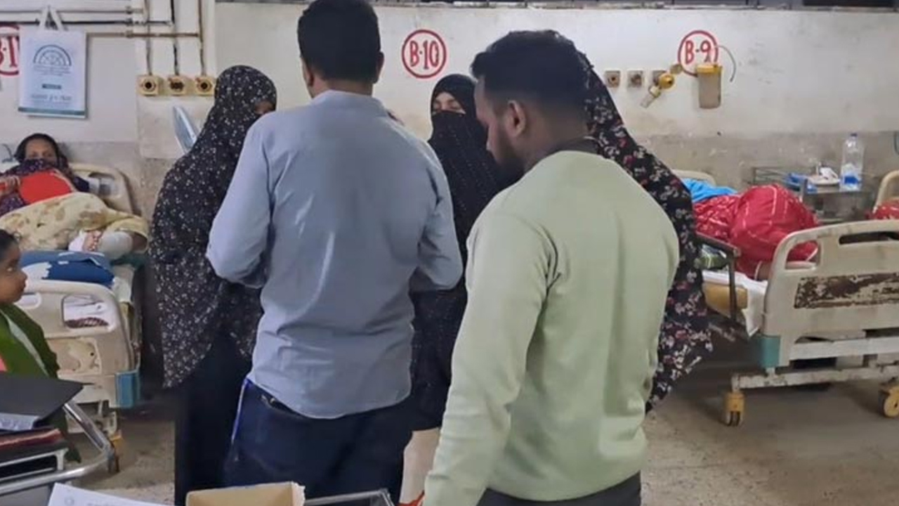 টুঙ্গিপাড়ায় দুই পক্ষের রক্তক্ষয়ী সংঘর্ষ, অন্তঃসত্ত্বা নারীসহ আহত ১০