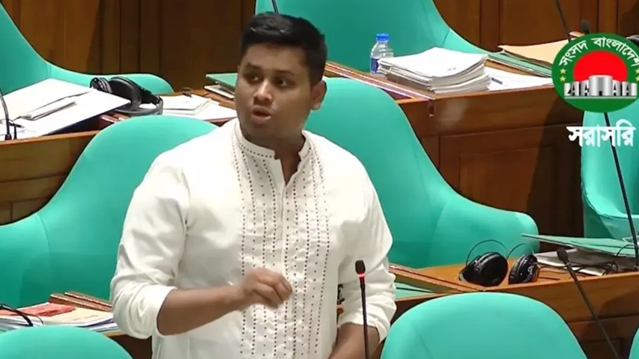 উপজেলায় অফিস পেয়ে এবার সরকারের কাছে গাড়ি চাইলেন হাসনাত আব্দুল্লাহ