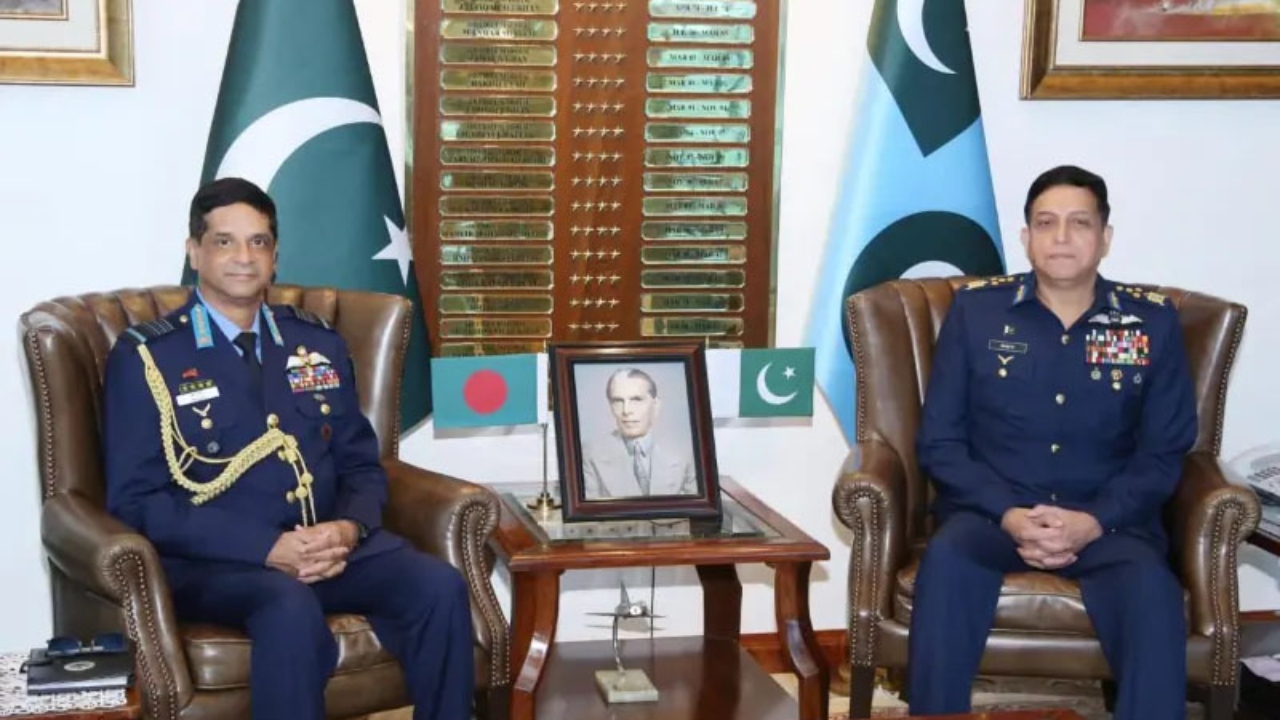 বাংলাদেশ বিমানবাহিনীর সক্ষমতা বাড়াতে পাকিস্তানের সঙ্গে যুদ্ধবিমান কেনা নিয়ে আলোচনা