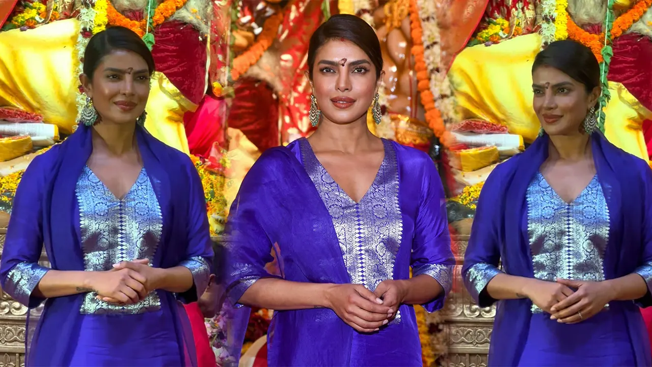 মুখার্জি বাড়ির পূজায় প্রিয়াঙ্কা চোপড়া
