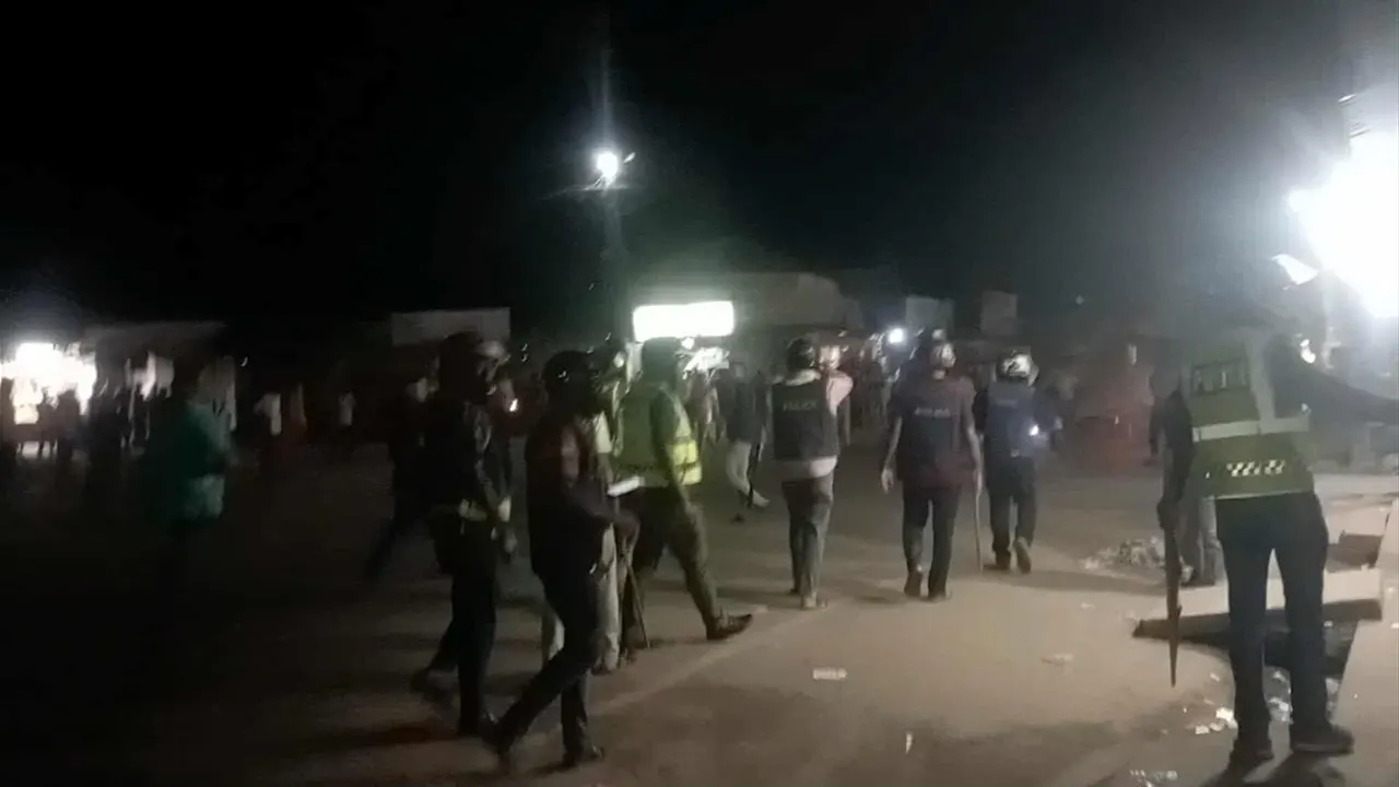 ঠাকুরগাঁওয়ের পীরগঞ্জে ছাত্রদলের দুগ্রুপের সংঘর্ষের ঘটনায় ঘটনাস্থলে পুলিশ মোতায়েন করা হয়। ছবি : সংগৃহীত
