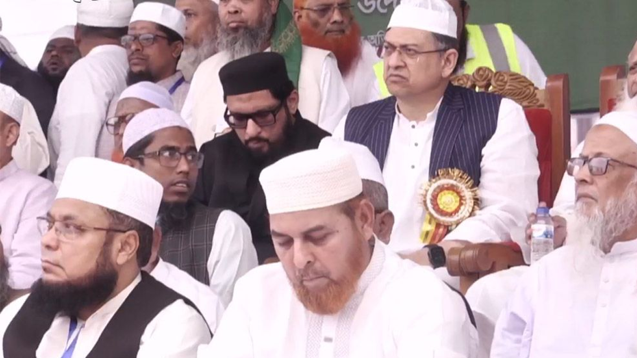 খতমে নবুওয়ত সম্মেলনে বিএনপি-জামায়াতসহ বিভিন্ন দলের নেতাদের সমাগম