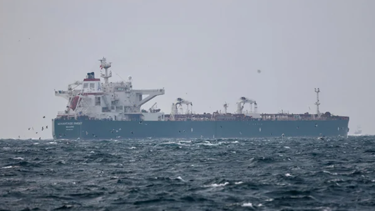 বাংলাদেশি নাবিকসহ তেলবাহী জাহাজ জব্দ করল ইরান