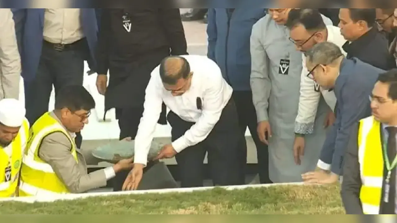 খালেদা জিয়াকে নিজ হাতে  শায়িত করলেন তারেক রহমান