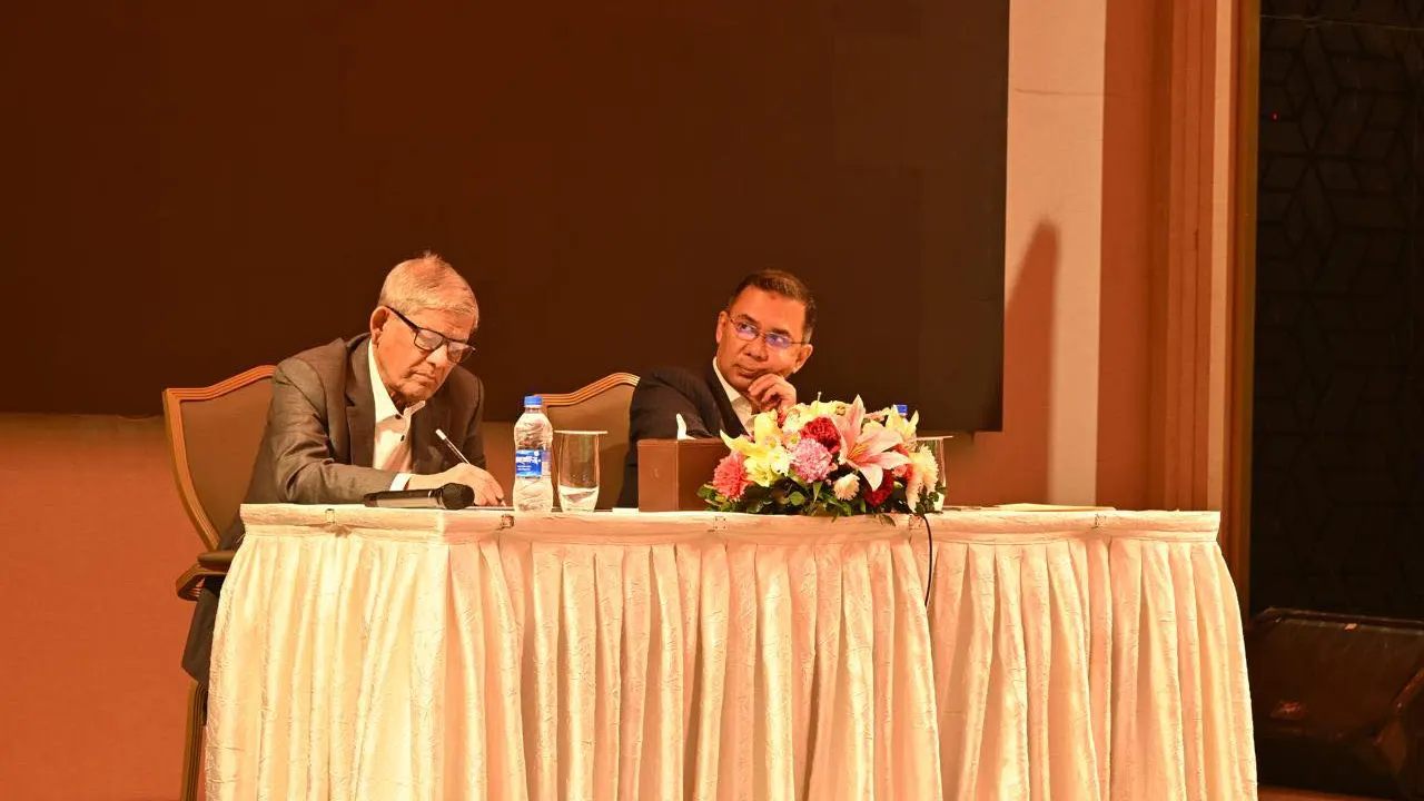 দেশের ‘কঠিন সময়ে’ তারেক রহমানের দিকে তাকিয়ে দেশবাসী : মির্জা ফখরুল