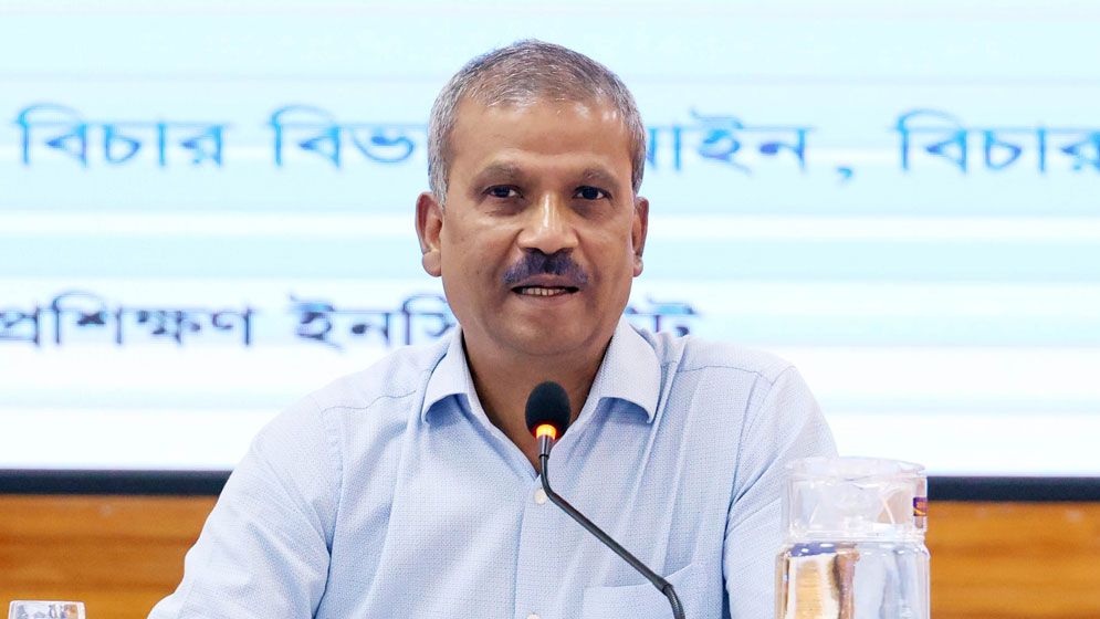 গণভোট নিয়ে রাজনৈতিক অস্থিরতা, দ্রুত সিদ্ধান্ত আসছে: আইন উপদেষ্টা ড. আসিফ নজরুল