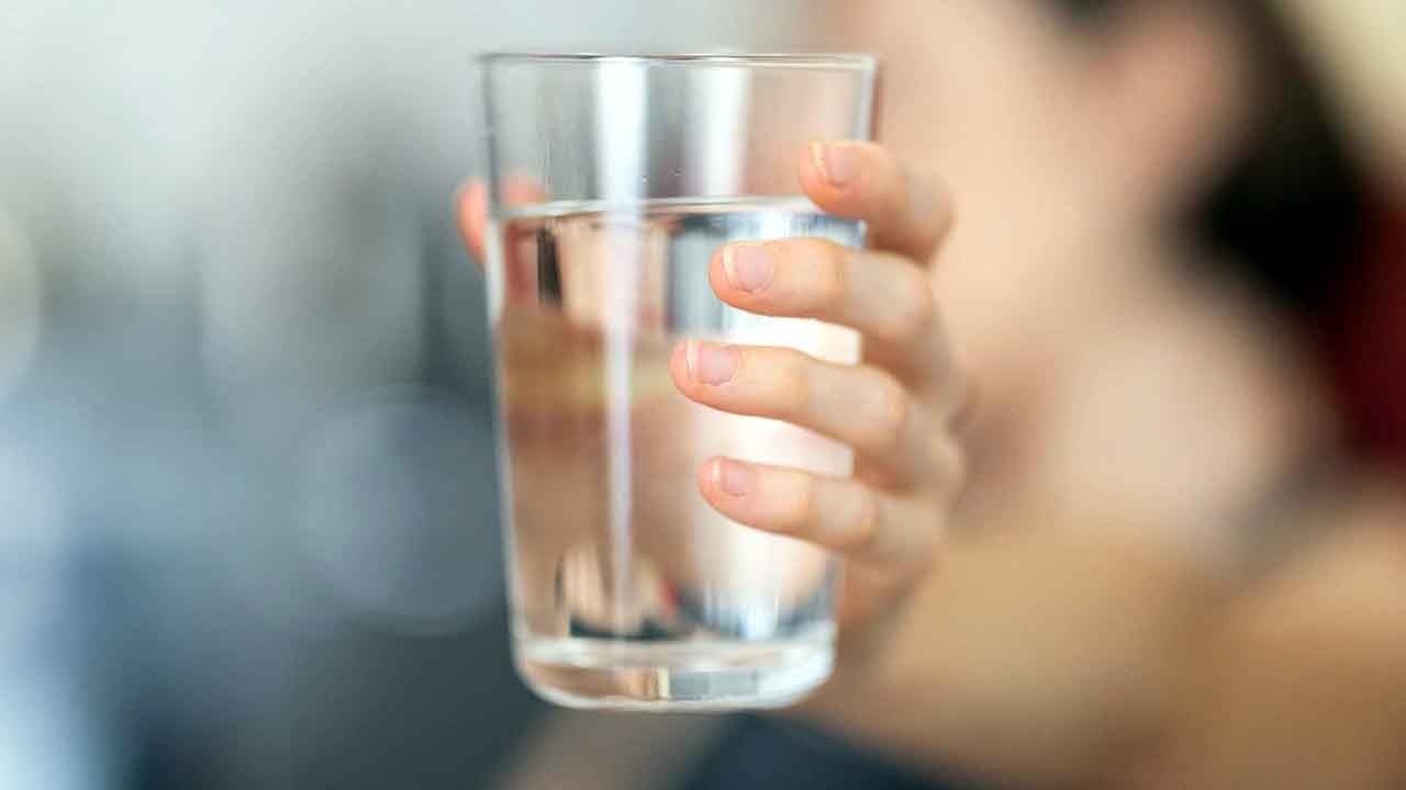 অমুসলিমের পান করা অবশিষ্ট পানি কি নাপাক?