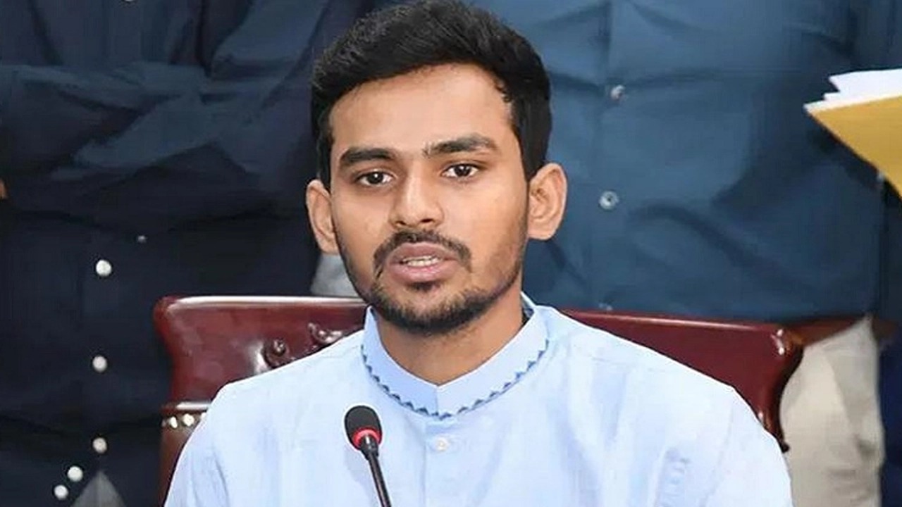 পদত্যাগের বিষয়ে খোলাসা করলেন উপদেষ্টা আসিফ