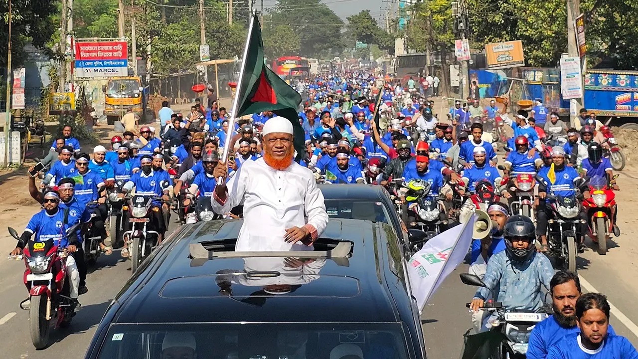 পটুয়াখালীতে জামায়েতের মোটরসাইকেল সোডাউন, লকডাউন রোধের বার্তা