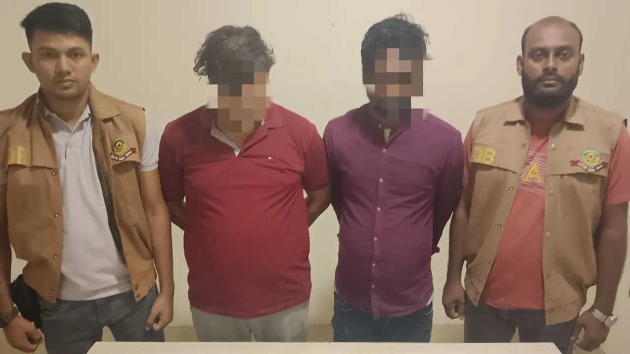 চট্টগ্রামে বিদেশি পিস্তলসহ দুই আসামি গ্রেপ্তার