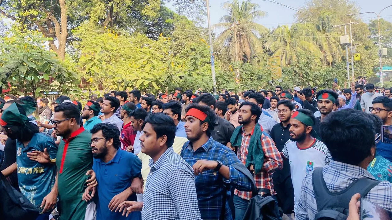 শেখ হাসিনার মৃত্যুদণ্ডের রায়কে স্বাগত জানিয়ে ঢাবিতে ডাকসুর আনন্দ মিছিল